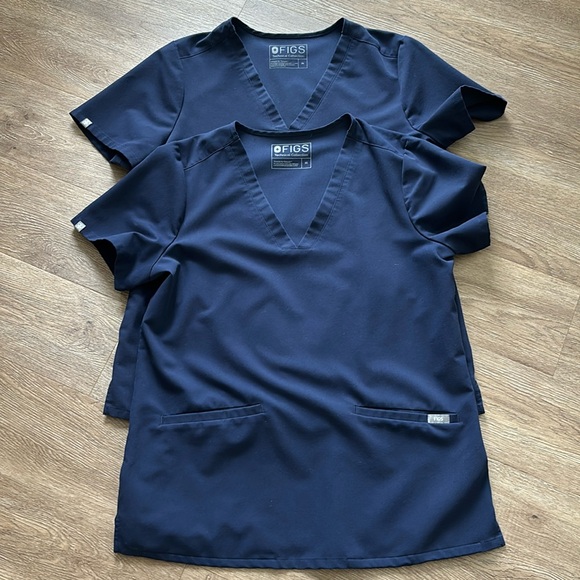 Figs Tops - Figs Casma Three pocket scrub tops. Size M.